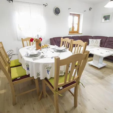 Landhuis Srcek With Two Bedrooms And Vineyard View Bizeljsko