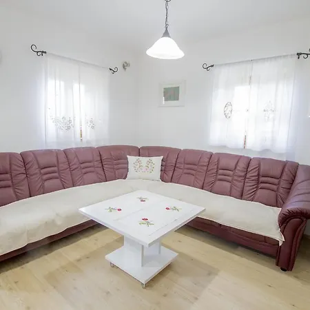 Srcek With Two Bedrooms And Vineyard View Bizeljsko