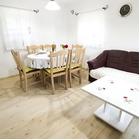 Srcek With Two Bedrooms And Vineyard View *